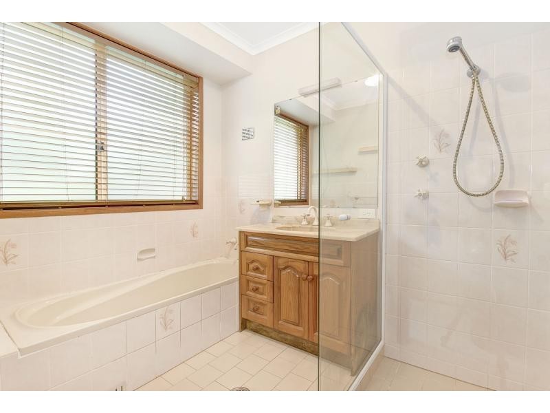 13 Tartarian Crescent, Bomaderry NSW 2541