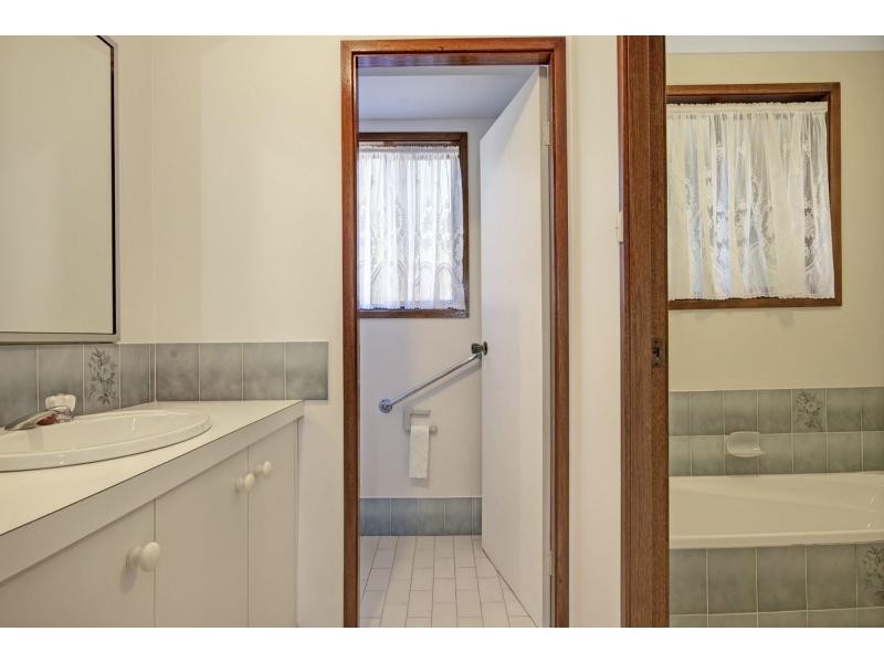 2 Melaleuca Place, Bomaderry NSW 2541