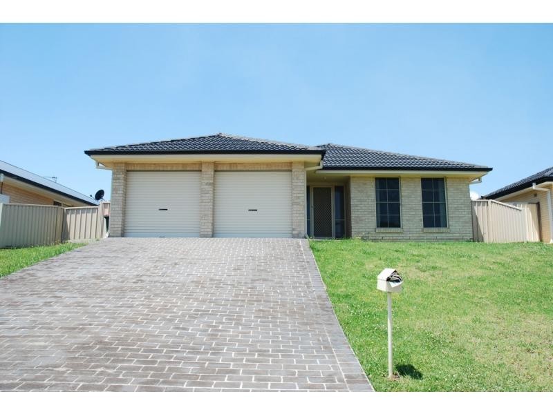 20 Burradoo Crescent, Nowra NSW 2541