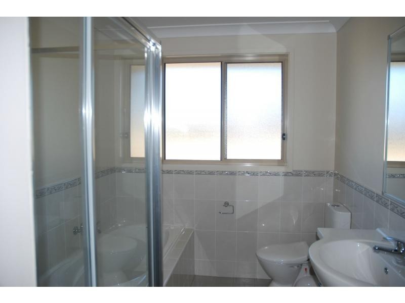 1/2 Plato Crescent, Worrigee NSW 2540