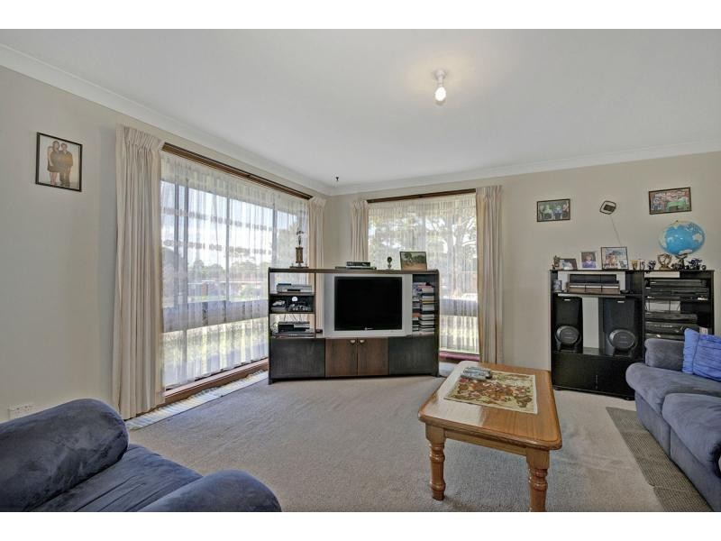 30 Yeovil Drive, Bomaderry NSW 2541
