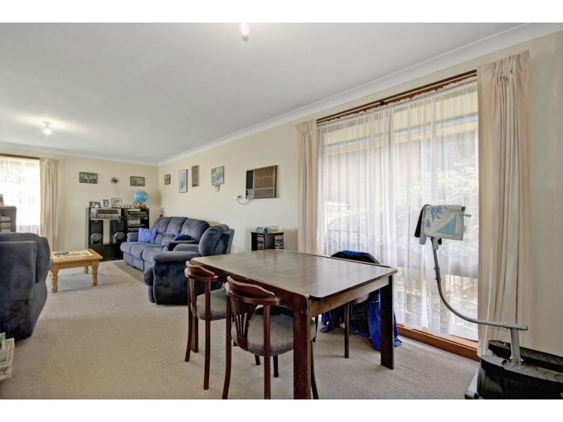 30 Yeovil Drive, Bomaderry NSW 2541