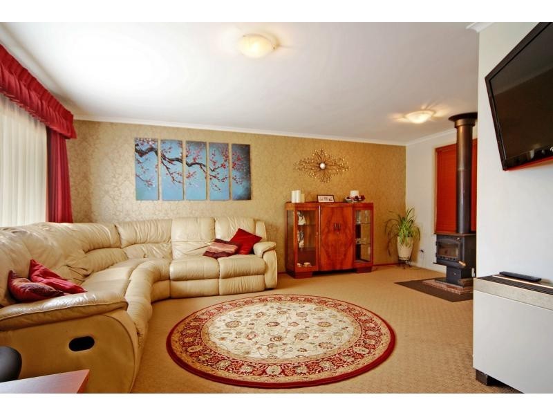10 Clarke Avenue, North Nowra NSW 2541