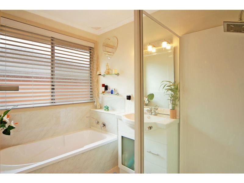 10 Clarke Avenue, North Nowra NSW 2541