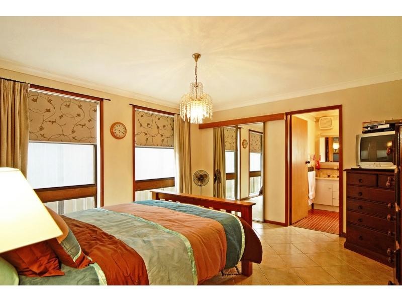 25 Caroola Parade, North Nowra NSW 2541