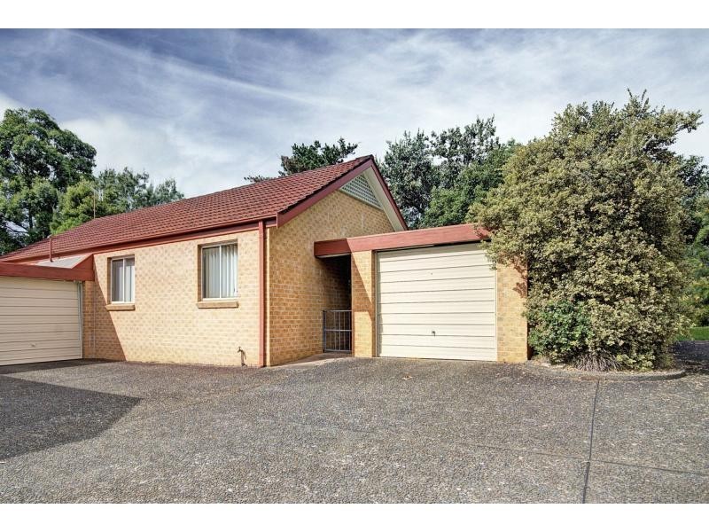 4/4 Carisbrooke Close, Bomaderry NSW 2541