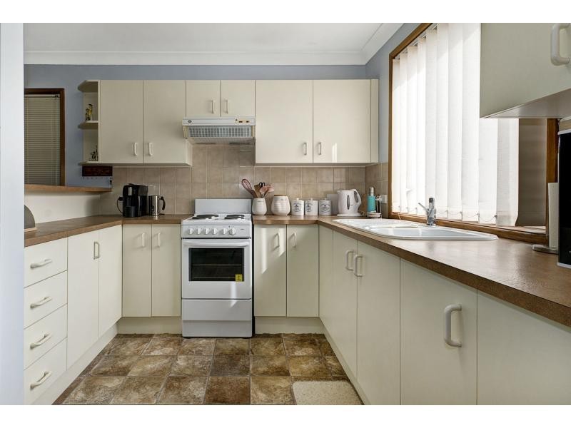 4/4 Carisbrooke Close, Bomaderry NSW 2541