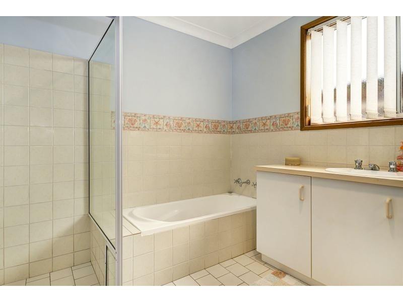 4/4 Carisbrooke Close, Bomaderry NSW 2541