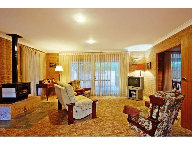 6 Halstead Place, Bomaderry NSW 2541