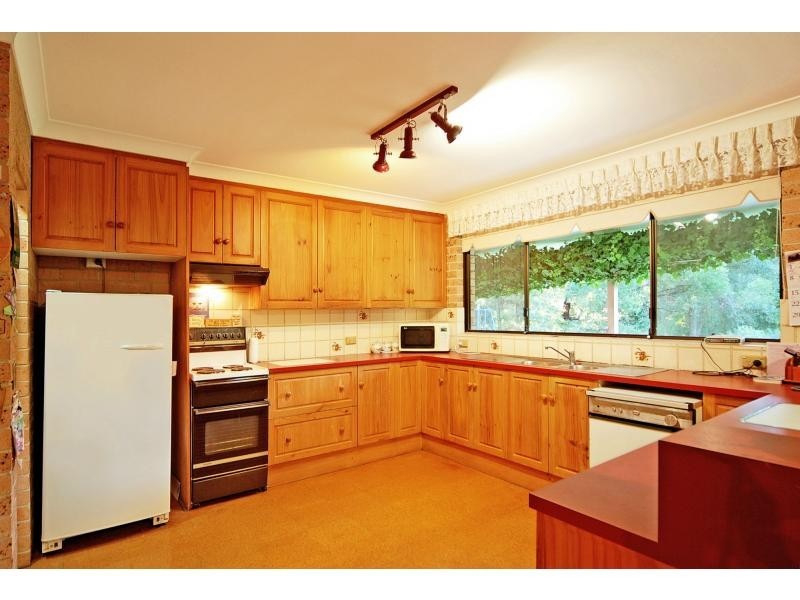 6 Halstead Place, Bomaderry NSW 2541