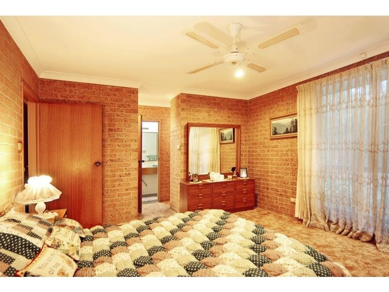 6 Halstead Place, Bomaderry NSW 2541