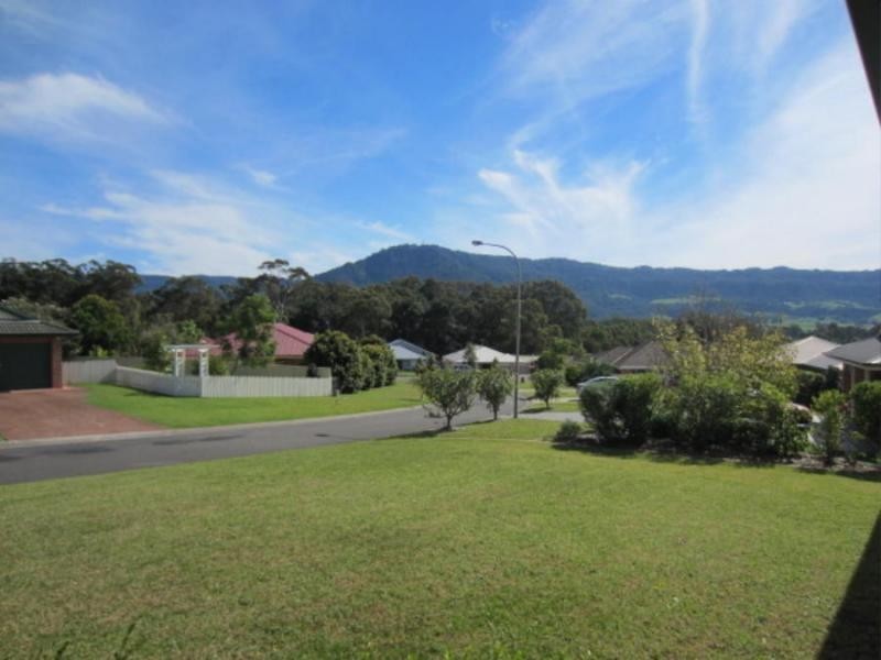7 Freesia Crescent, Bomaderry NSW 2541