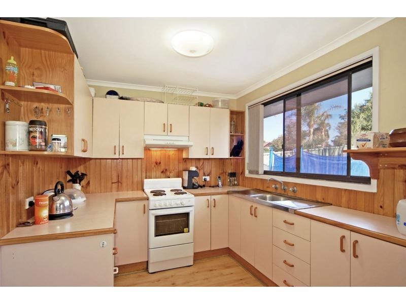 8 Coconut Drive, North Nowra NSW 2541