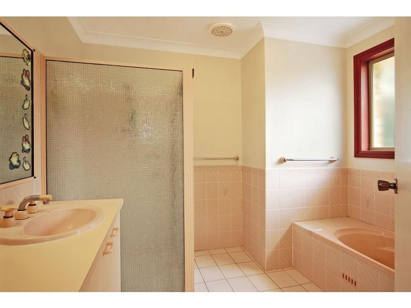 6 Princeton Place, Bomaderry NSW 2541