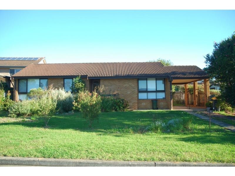 8 Fuchsia Crescent, Bomaderry NSW 2541