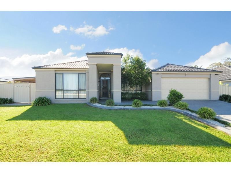 8 Regelia Parade, Worrigee NSW 2540