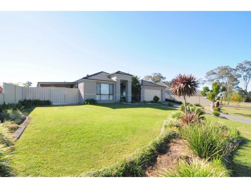 8 Regelia Parade, Worrigee NSW 2540