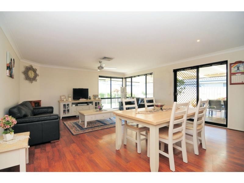 8 Regelia Parade, Worrigee NSW 2540