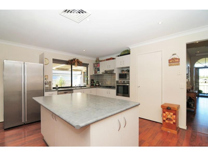 8 Regelia Parade, Worrigee NSW 2540