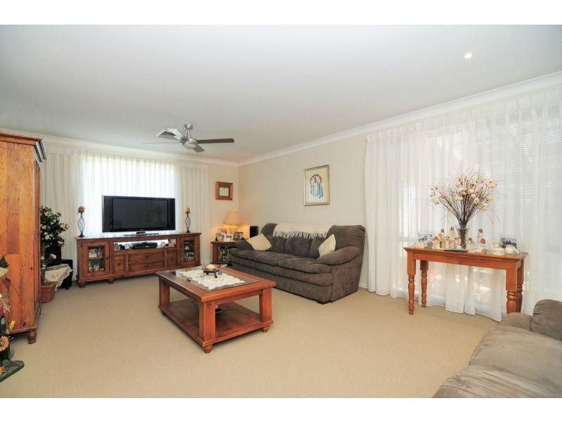 8 Regelia Parade, Worrigee NSW 2540