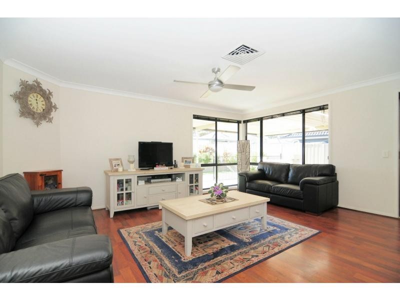 8 Regelia Parade, Worrigee NSW 2540