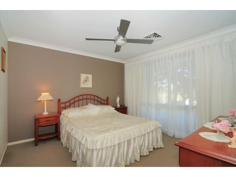 8 Regelia Parade, Worrigee NSW 2540