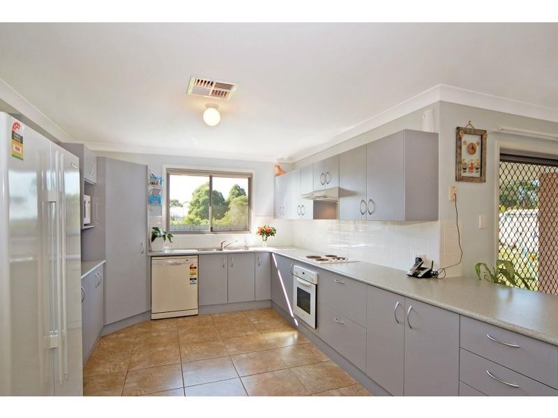 3 Meyer Place, Bomaderry NSW 2541