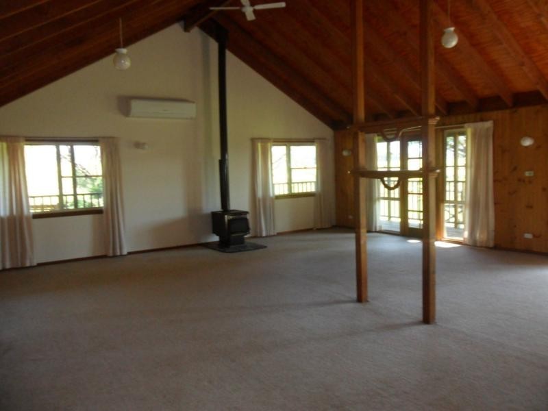 1/2 Roseville Road, Bomaderry NSW 2541