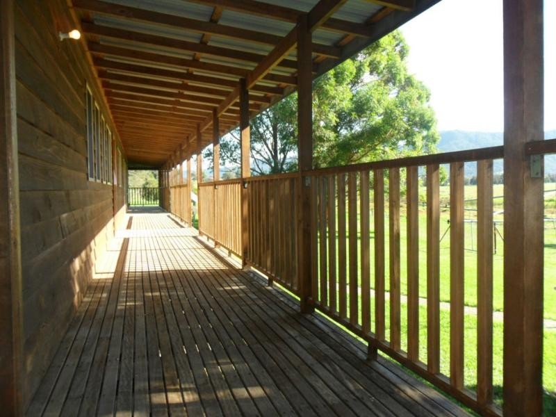 1/2 Roseville Road, Bomaderry NSW 2541