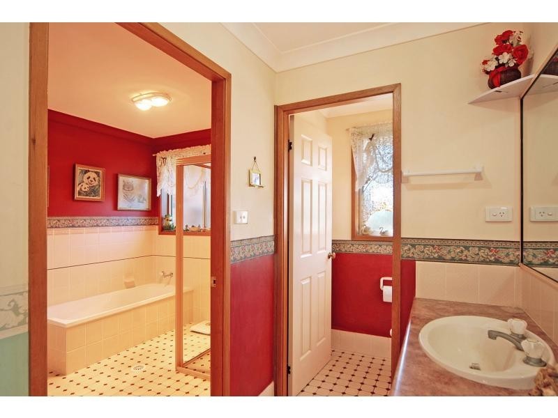 2/110 Lyndhurst Drive, Bomaderry NSW 2541