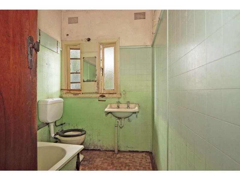 12 Huxley Street, Nowra NSW 2541