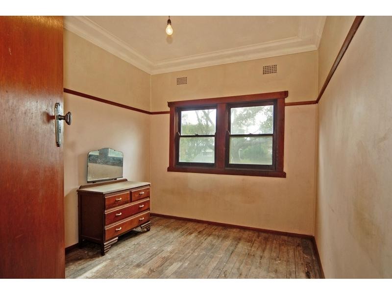 12 Huxley Street, Nowra NSW 2541