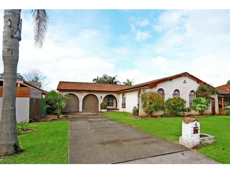 6 Lyrebird Drive, Nowra NSW 2541