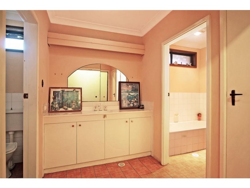 6 Lyrebird Drive, Nowra NSW 2541