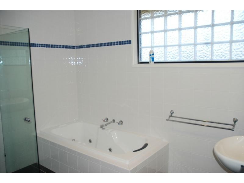 33 Walsh Crescent, North Nowra NSW 2541