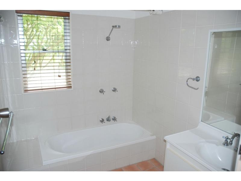 1 Crest Avenue, North Nowra NSW 2541