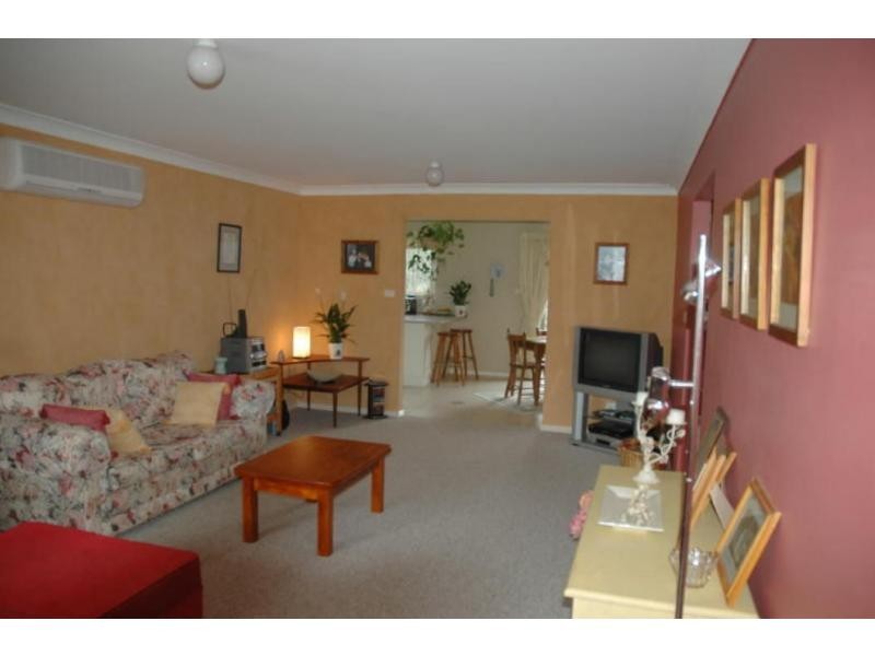 4/60 Brinawarr Street, Bomaderry NSW 2541