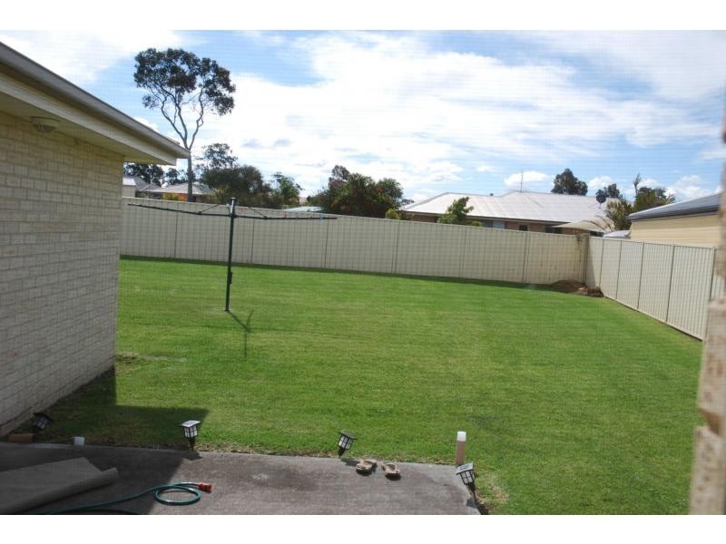 5 Guinea Flower Crescent, Worrigee NSW 2540