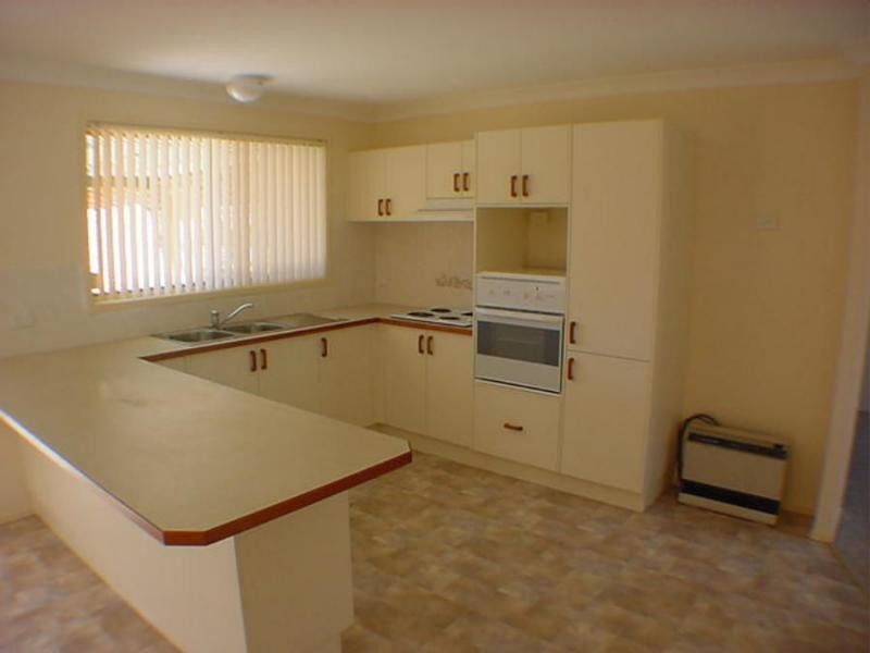 3 Almond Grove, Worrigee NSW 2540