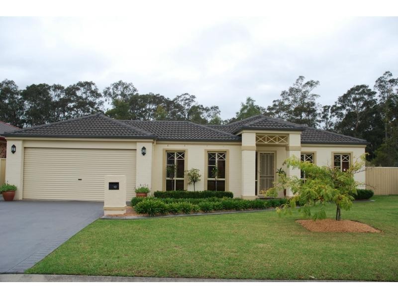 10 Rouken Glen Drive, West Nowra NSW 2541