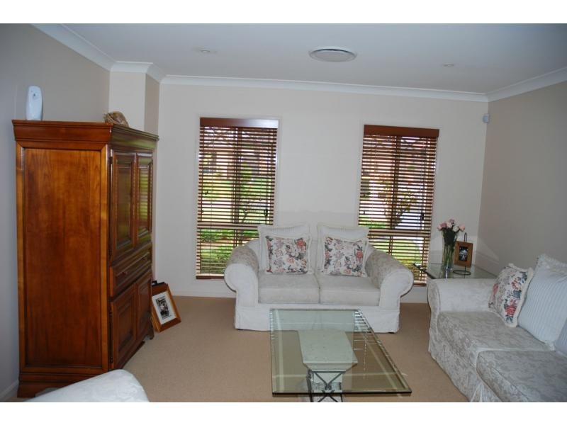 10 Rouken Glen Drive, West Nowra NSW 2541