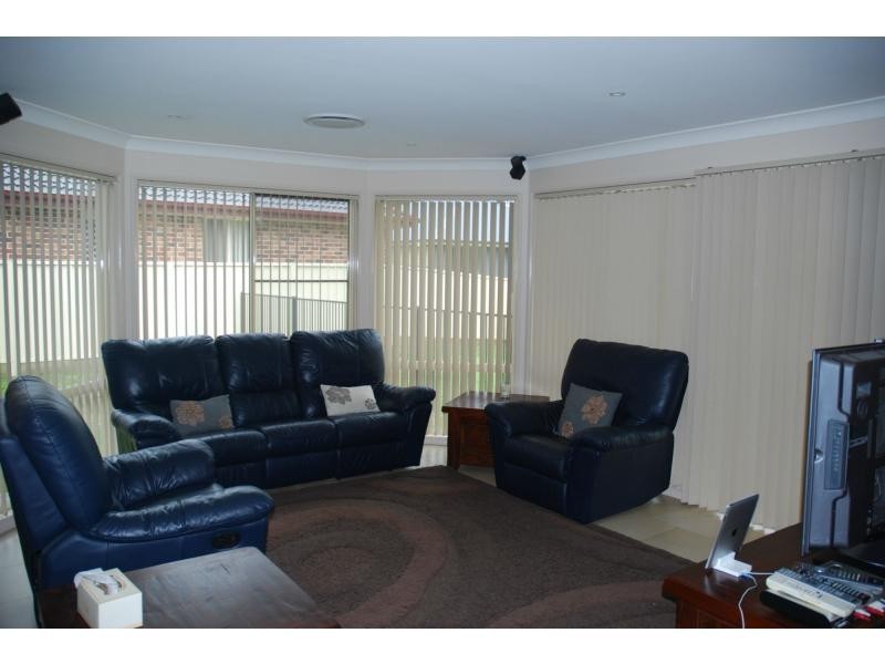 10 Rouken Glen Drive, West Nowra NSW 2541