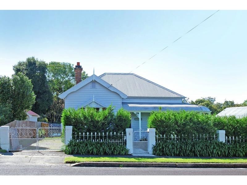 5 Junction Street, Nowra NSW 2541