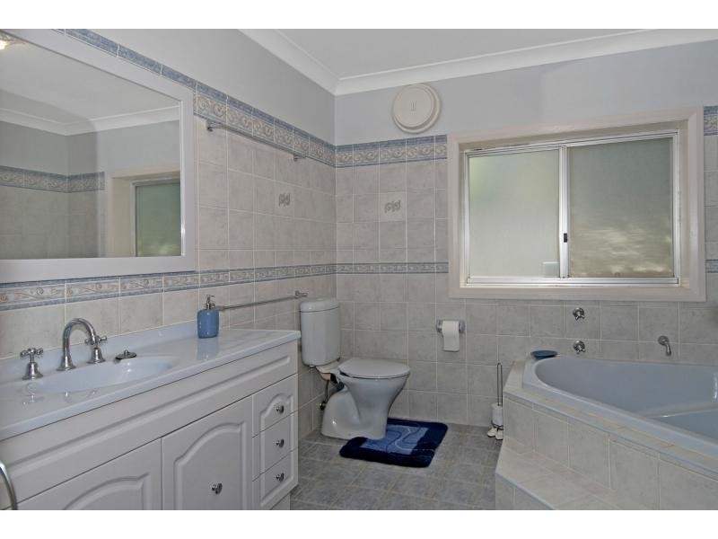 16 Worrigee Street, Nowra NSW 2541