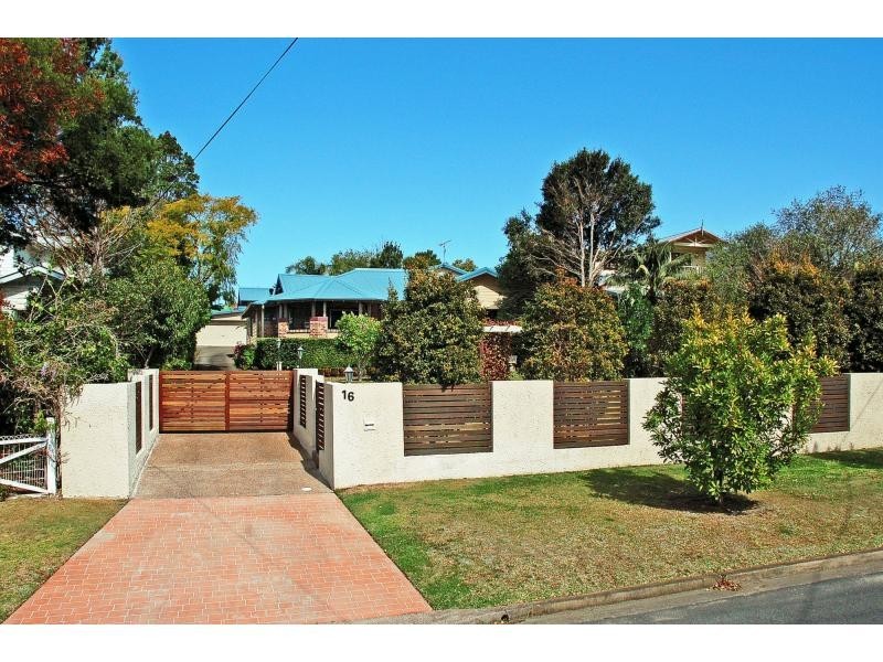 16 Worrigee Street, Nowra NSW 2541