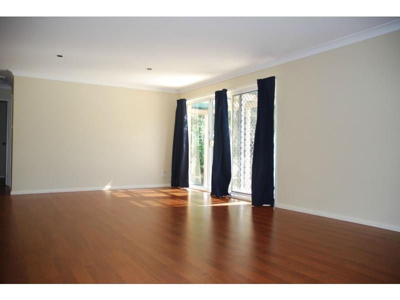 1/4 Carisbrooke Close, Bomaderry NSW 2541