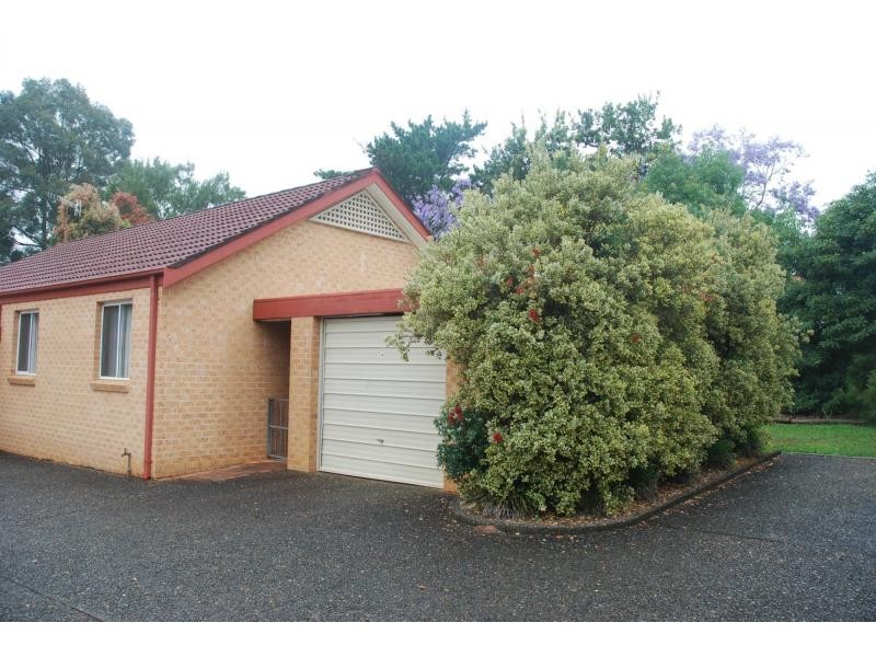 4/4 Carisbrooke Close, Bomaderry NSW 2541