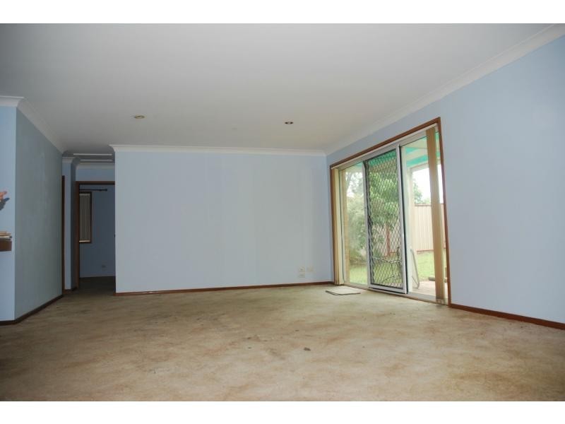 4/4 Carisbrooke Close, Bomaderry NSW 2541