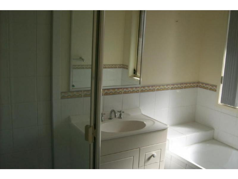 17 Guinea Flower Crescent, Worrigee NSW 2540