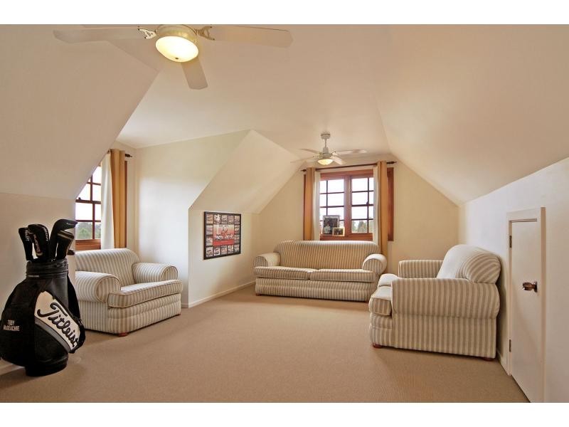 98 Jasmine Drive, Bomaderry NSW 2541